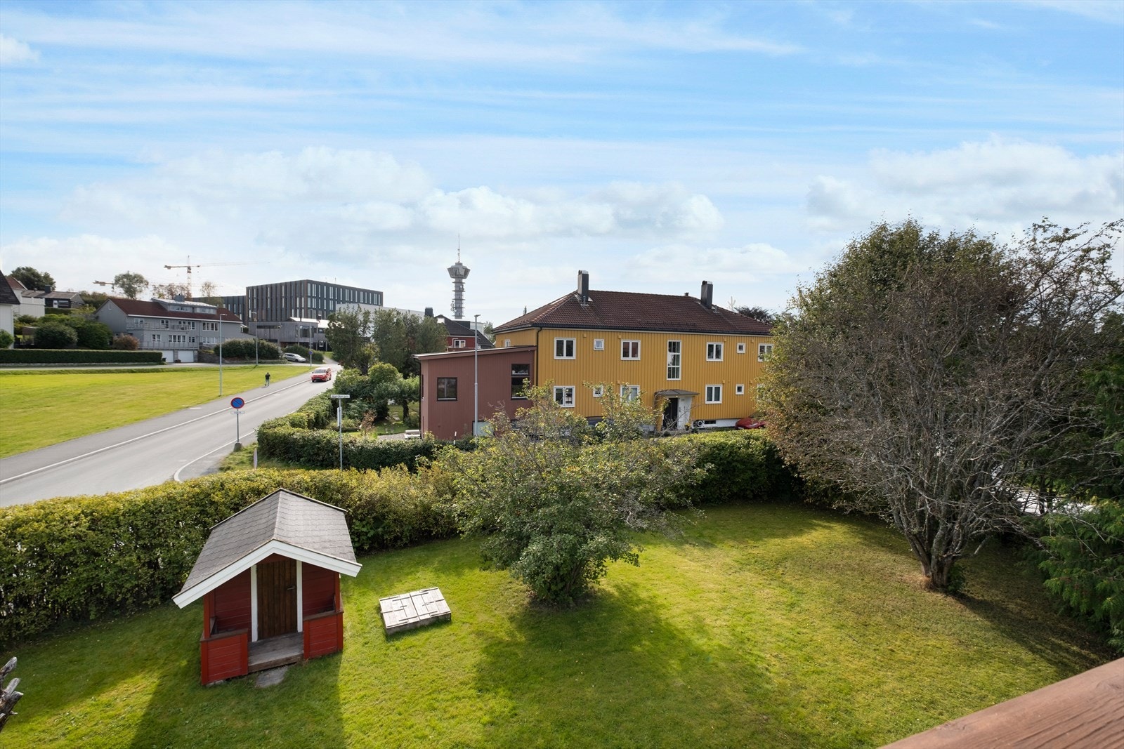 Her får du utsikt mot Tyholttårnet og det flotte nabolaget! Galleribilde
