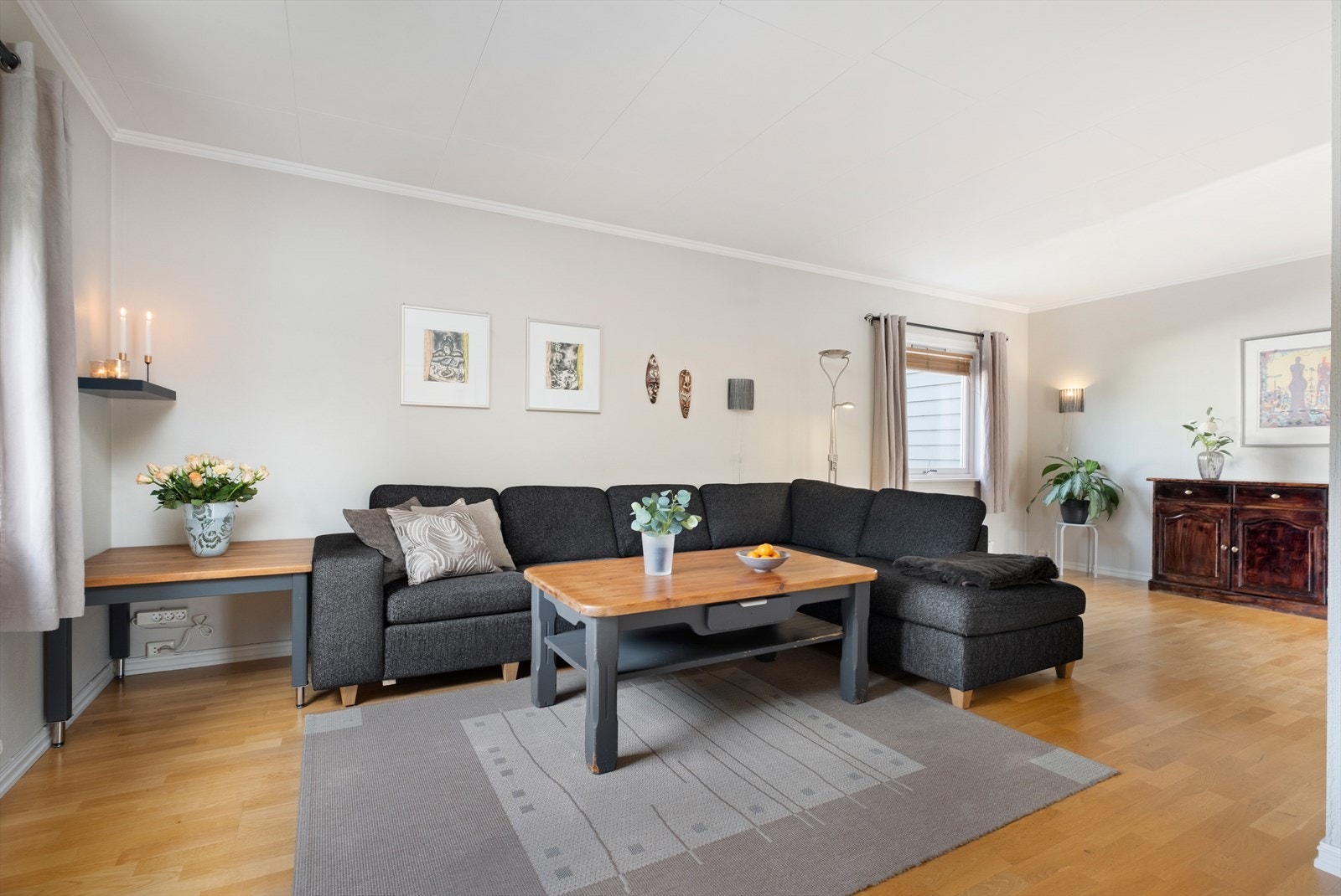 I kjelleren har du hele 6 romslige boder fra hhv. 4,2-10m² samt et vaskerom på 9,2m². Galleribilde