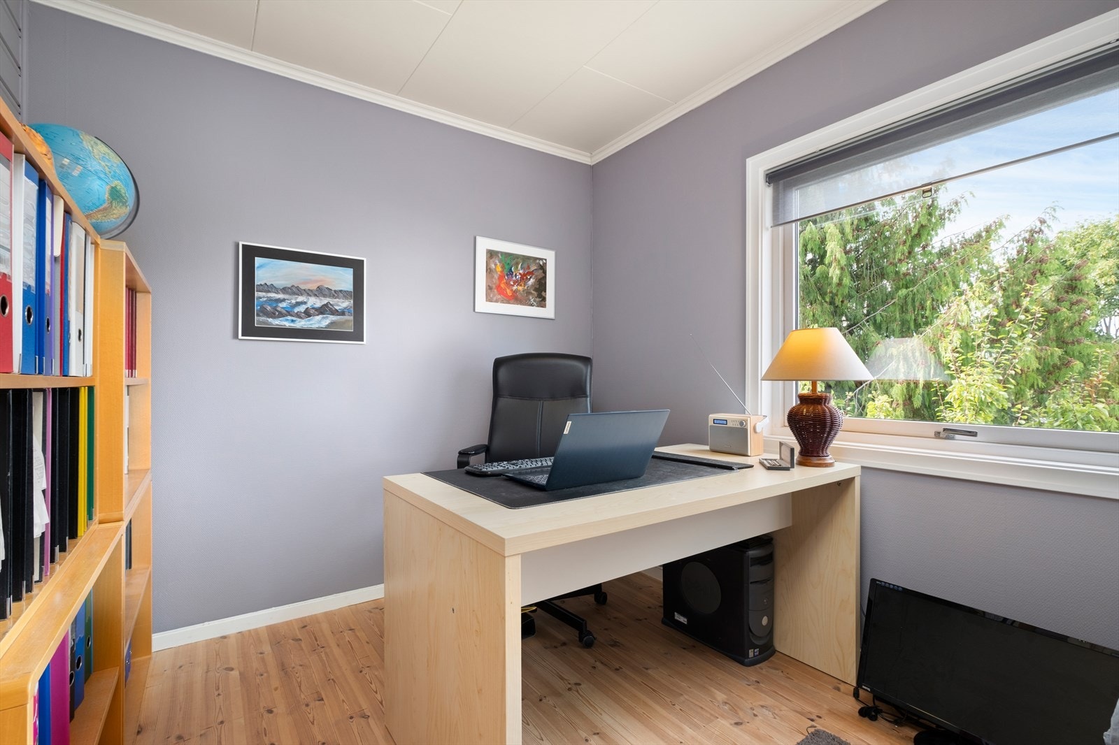 i 2. etasje får du et romslig kontor med god plass for møblering. Galleribilde