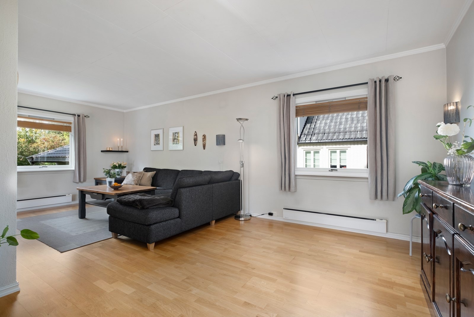 Boligens sikringsskap befinner seg i entréen, og er oppgradert med automatsikring. Galleribilde