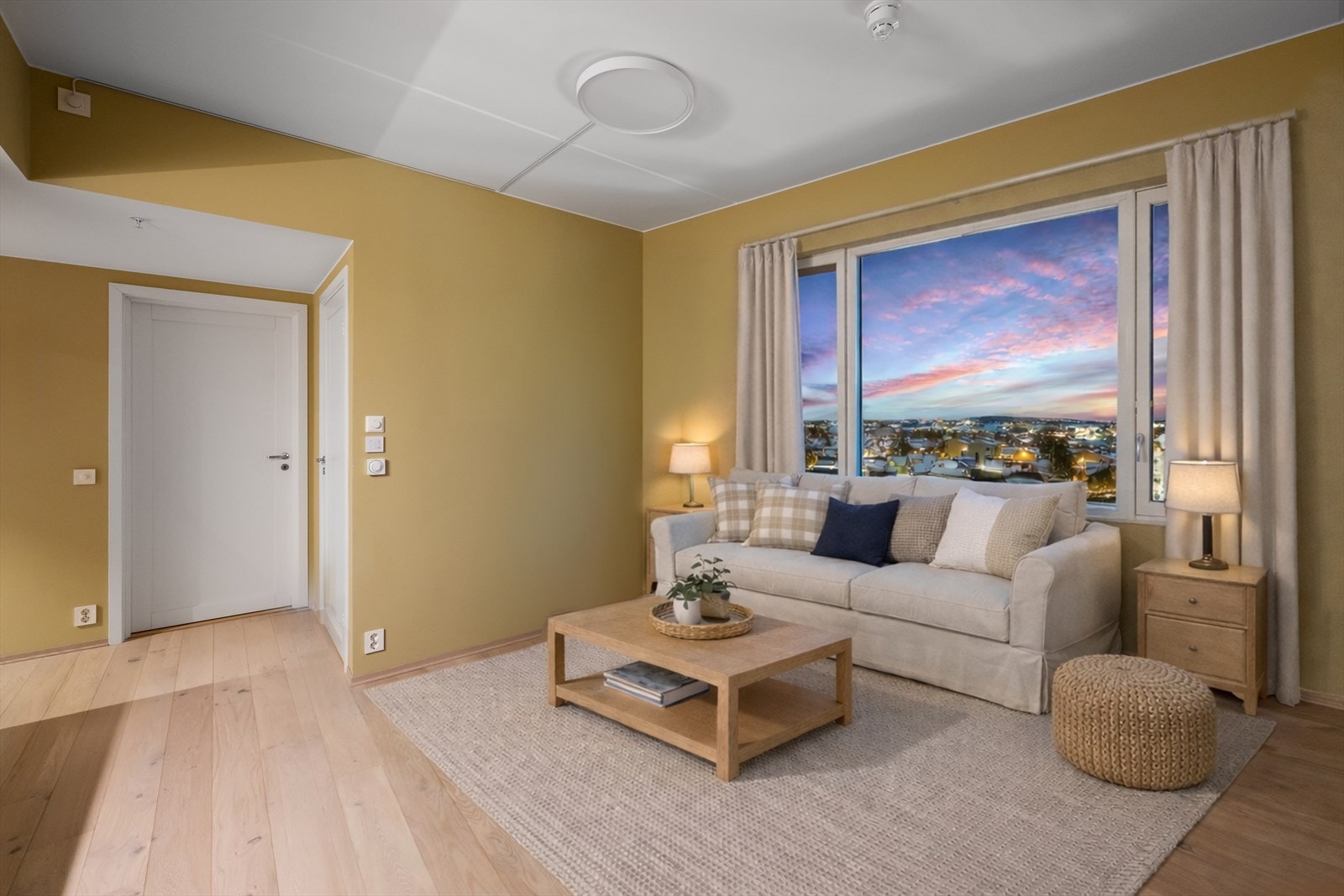Rommet er i dag innredet som Tv-stue. I opprinnelig godkjent tegning er rommet innredet med soverom 3 og gang til Master-bedroom, som enkelt kan føres tilbake.Digital styling Galleribilde