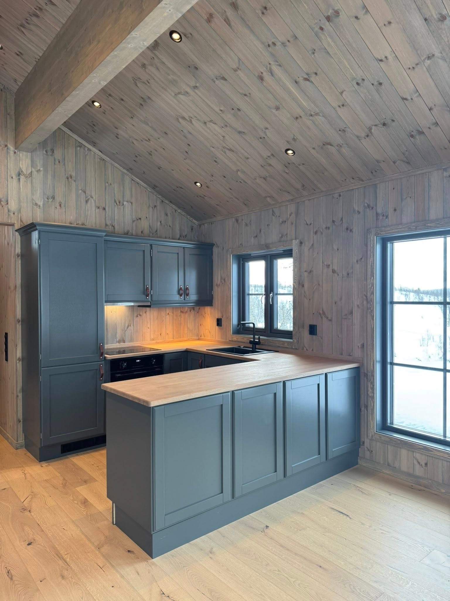 Heltre kjøkken fra Kistefos -foto fra den aktuelle hyttemodellen. Galleribilde