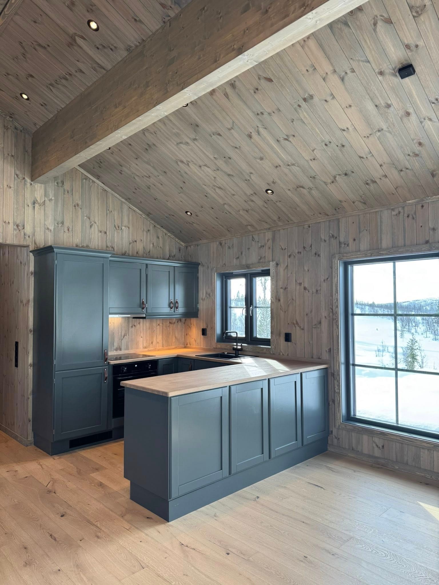 Heltre kjøkken fra Kistefos -foto fra den aktuelle hyttemodellen. Galleribilde