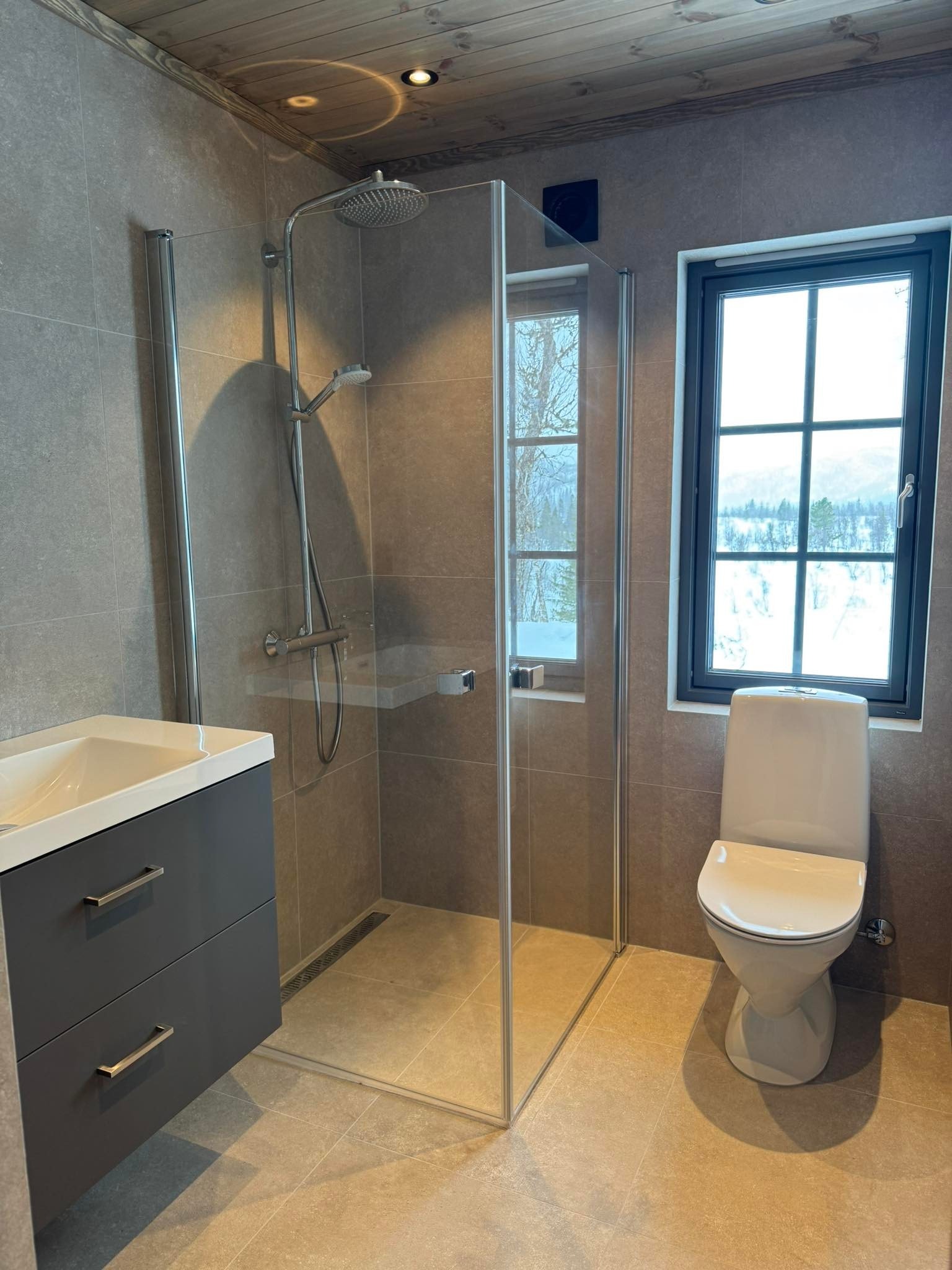 Eksklusivt uttrykk -foto fra den aktuelle hyttemodellen. Galleribilde