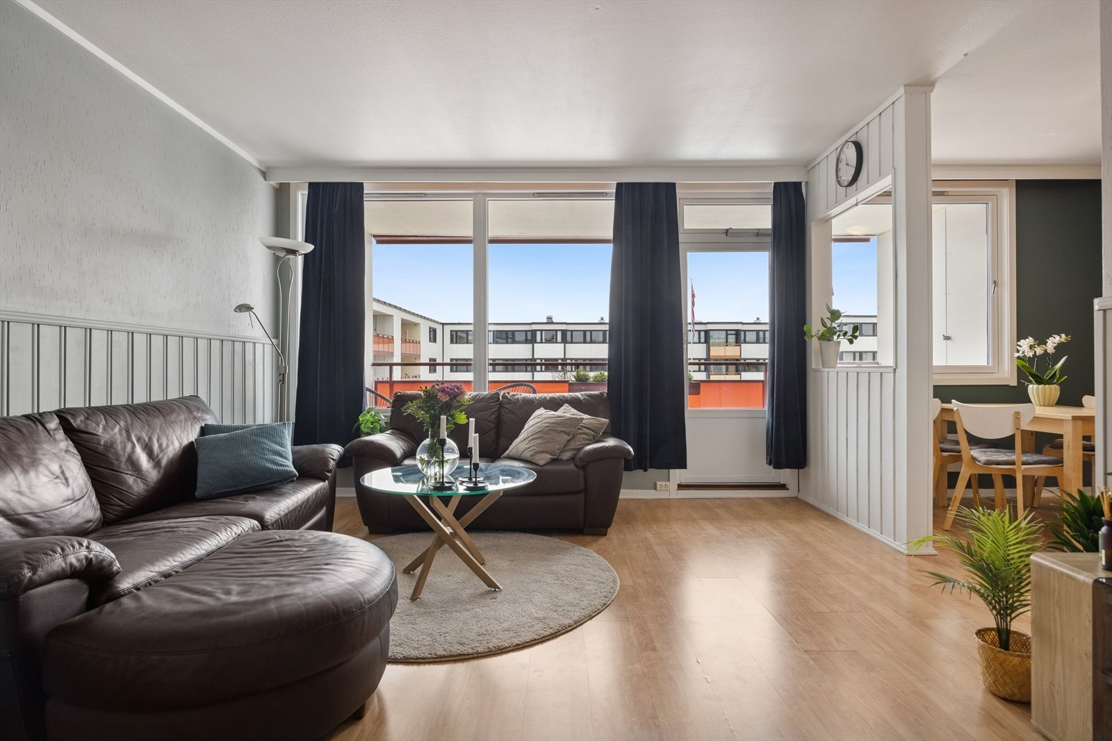 Den åpne løsningen gir en sosial og innbydende atmosfære. Galleribilde