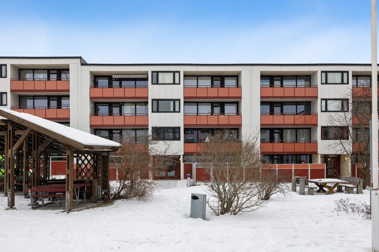 Pent opparbeidede uteområder for lek og rekreasjon. Galleribilde