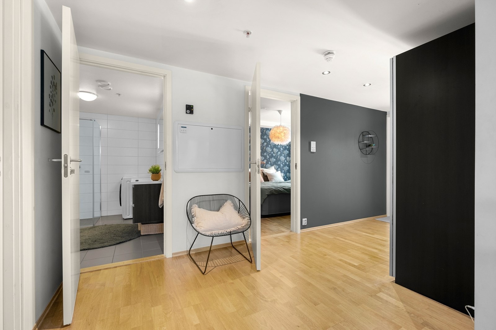 Leiligheten består av entrè, bad, bod/kontor, soverom, stue/kjøkken. Galleribilde