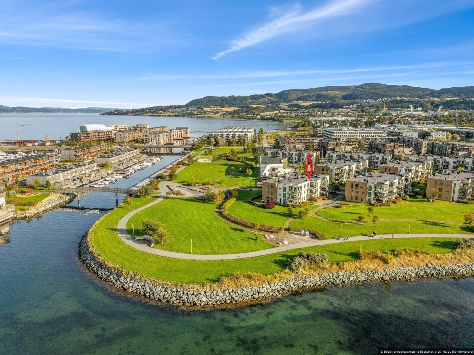 Grillstadfjæra er paradis på jord med sin nærhet til sjøen og til byen Galleribilde