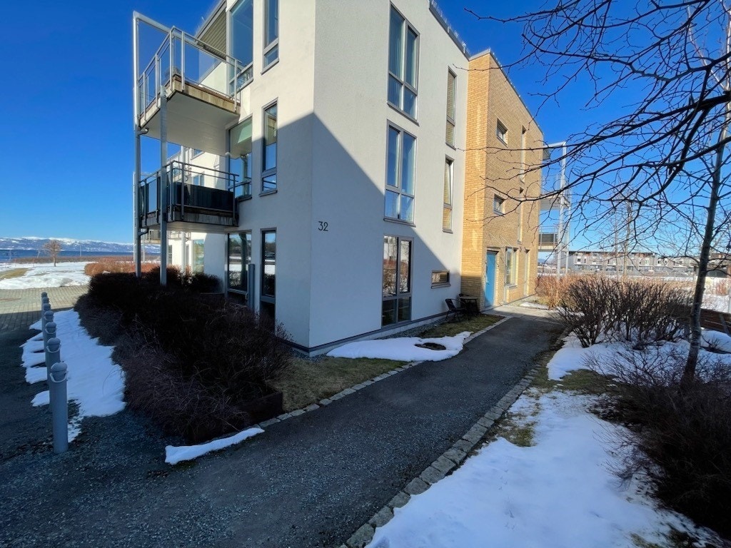 Fasade vinter Galleribilde