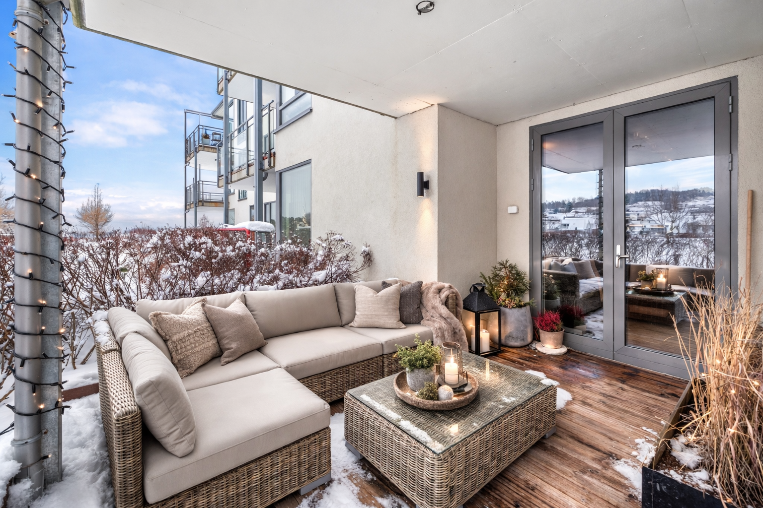 Lun og koselig terrasse på 12 kvm med gode solforhold. Galleribilde