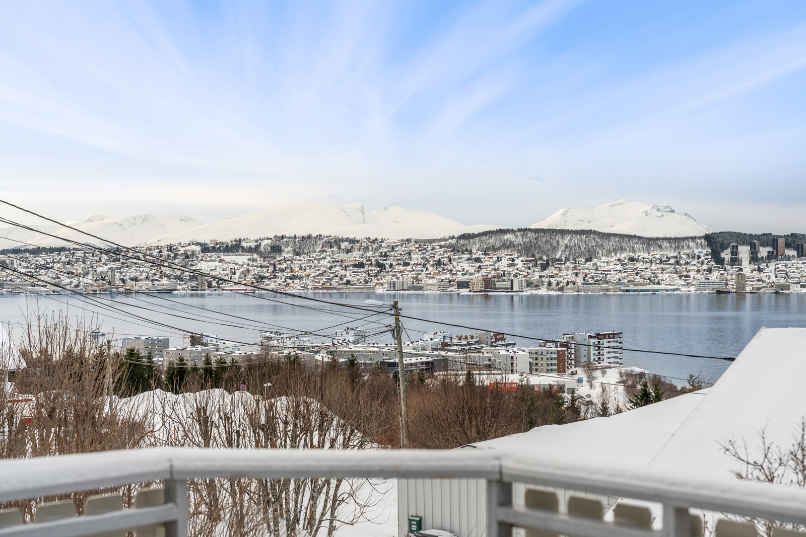 Velkommen til Uranusvegen 26 - Velholdt enebolig med sokkelleilighet presentert av Inger Alette Eira i Sne Eiendomsmegling!