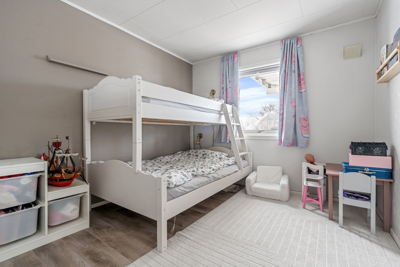 Soverom 2 er også av god størrelse!