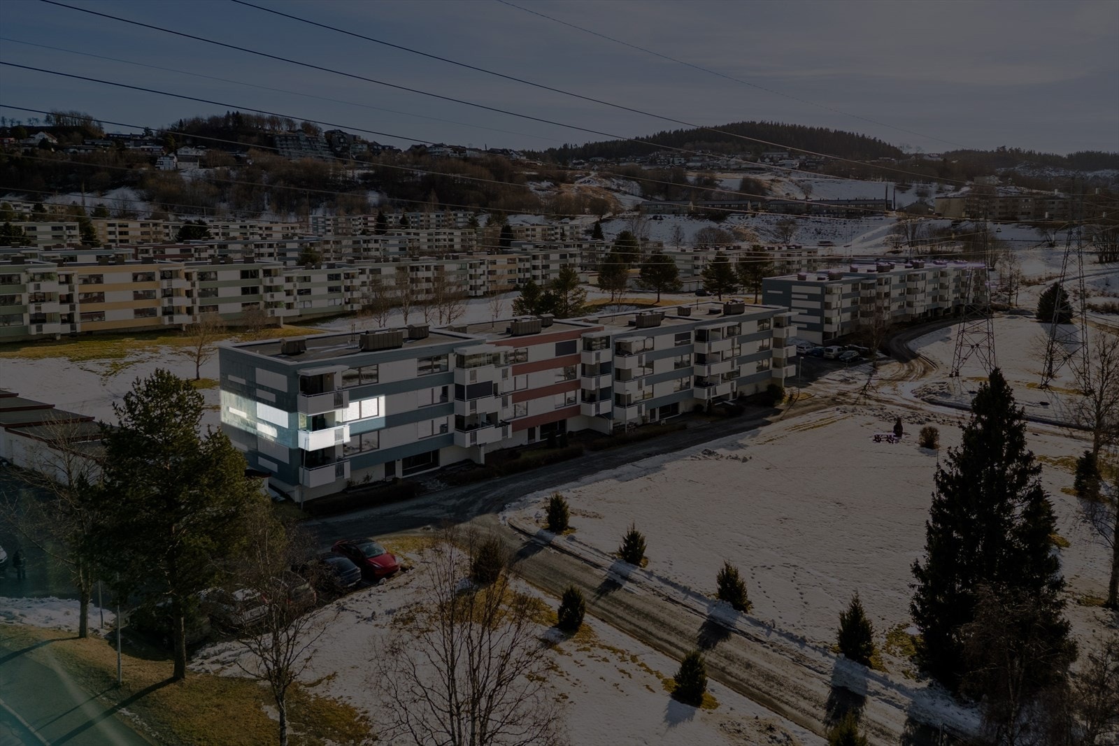 I perioden 2017-2022 gjennomgikk borettslaget en omfattende rehabilitering, inkludert etterisolering av fasade, ny kledning, utskiftning av vinduer og dører m.m. Galleribilde