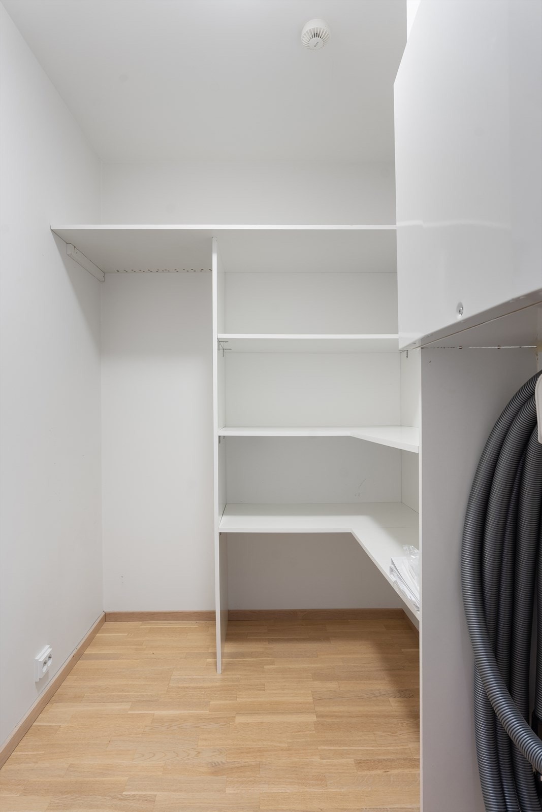 Det er også en romslig innvendig bod + en ekstra bod i 3. etasje med ekstra lagringsplass Galleribilde