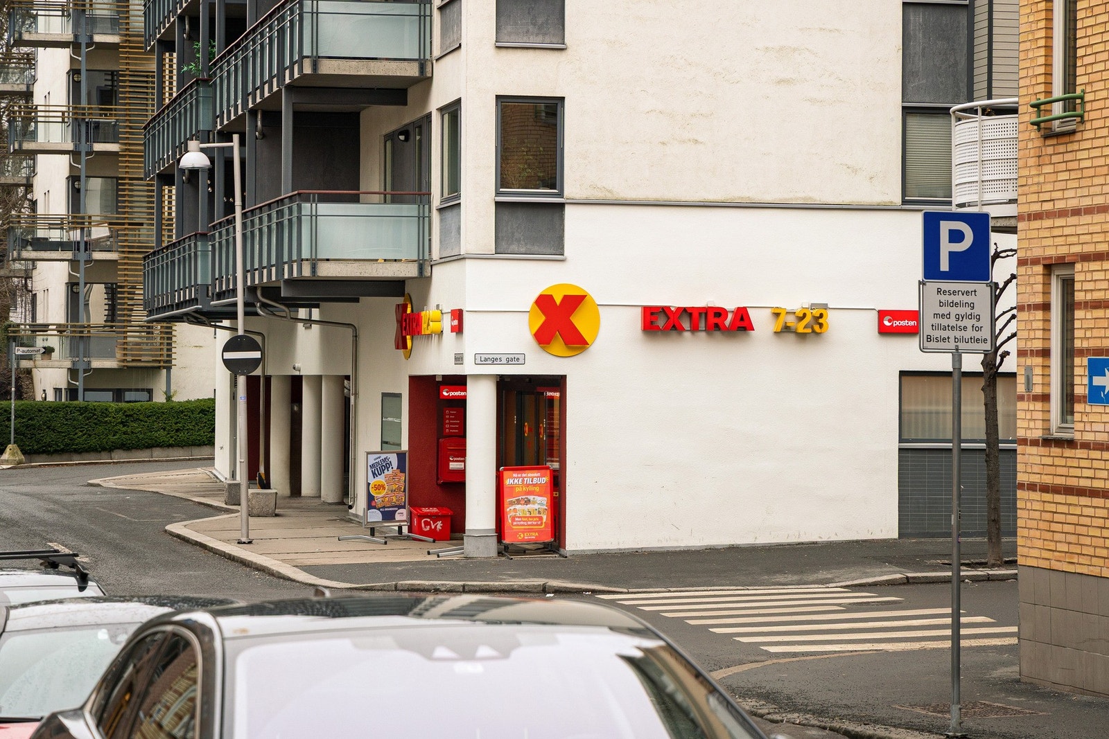 Extra er rett rundt hjørnet, med stort utvalg. Her er også Post i butikk, og pakkeboks! Galleribilde