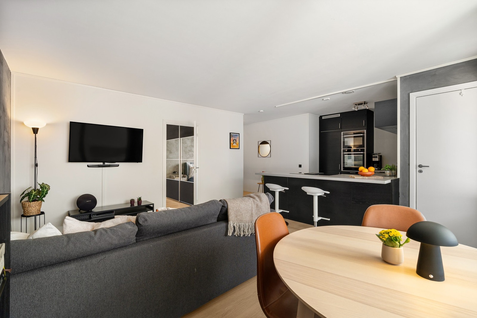 Smart og funksjonell planløsning med fleksible møbleringsmuligheter. Galleribilde