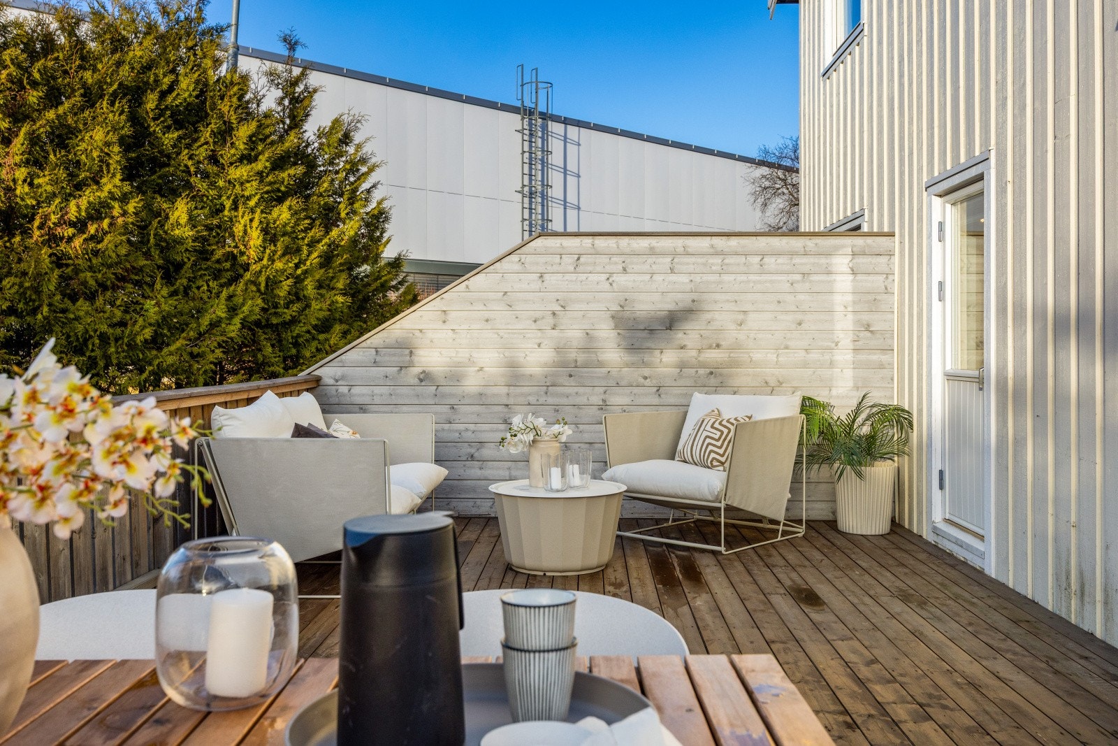 En skjermet og privat uteplass for avslapning og sosiale lag. Galleribilde