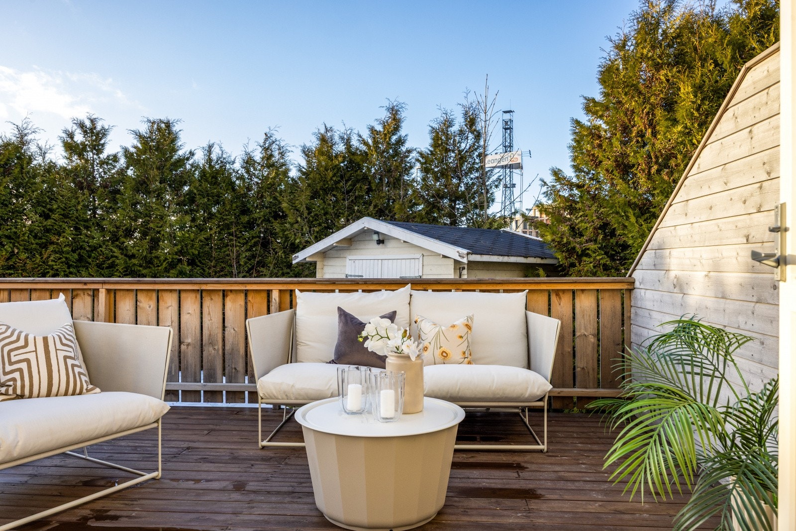 Her kan man nyte lange dager utendørs i rolige omgivelser. Galleribilde