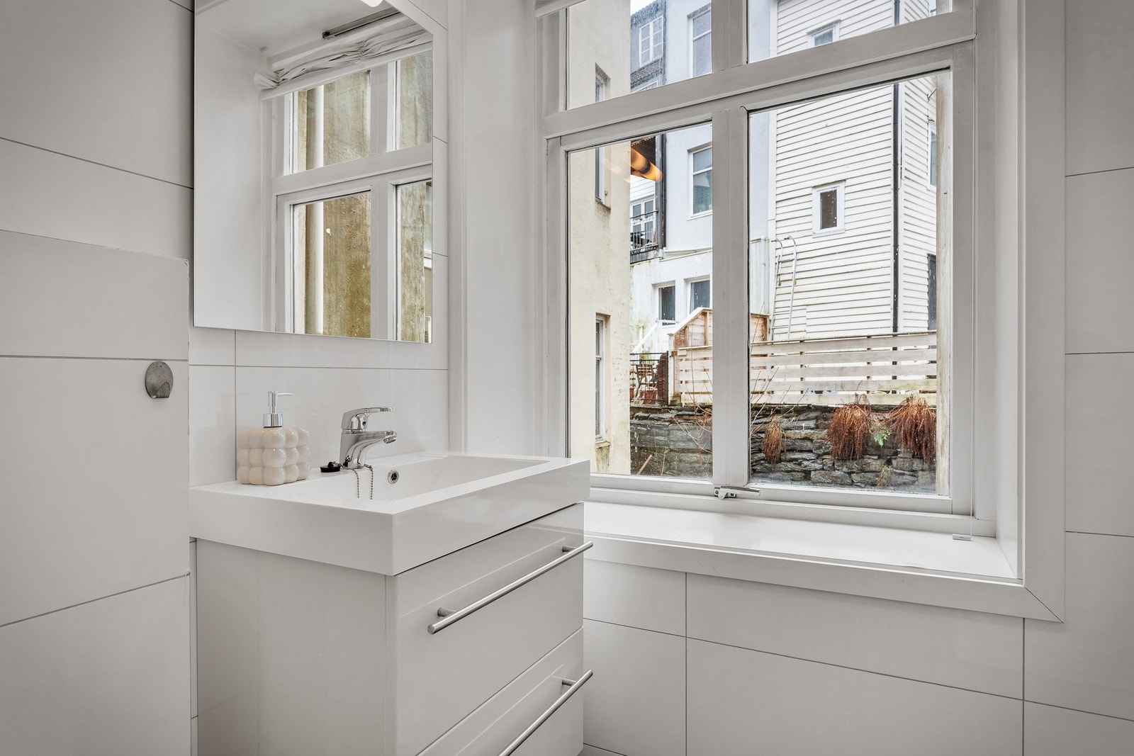 Utrolig fint lys innpå badet. Galleribilde