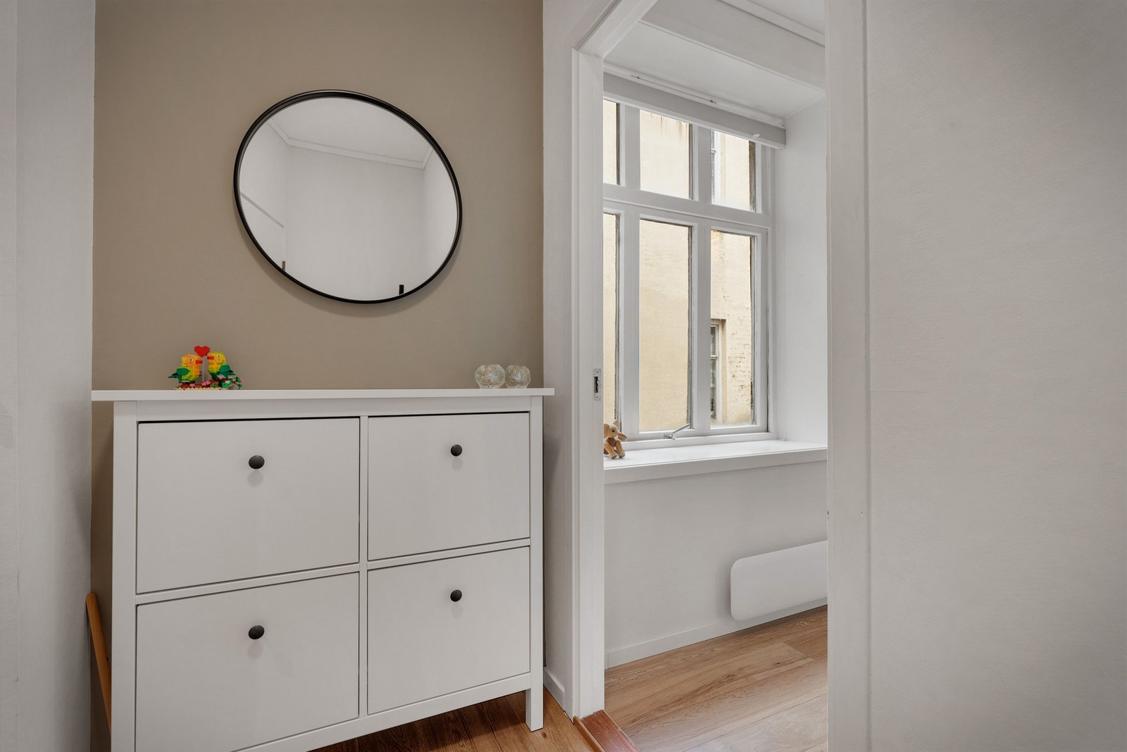 Samt mulighet for oppbevaring flere steder i boligen ved behov. Galleribilde