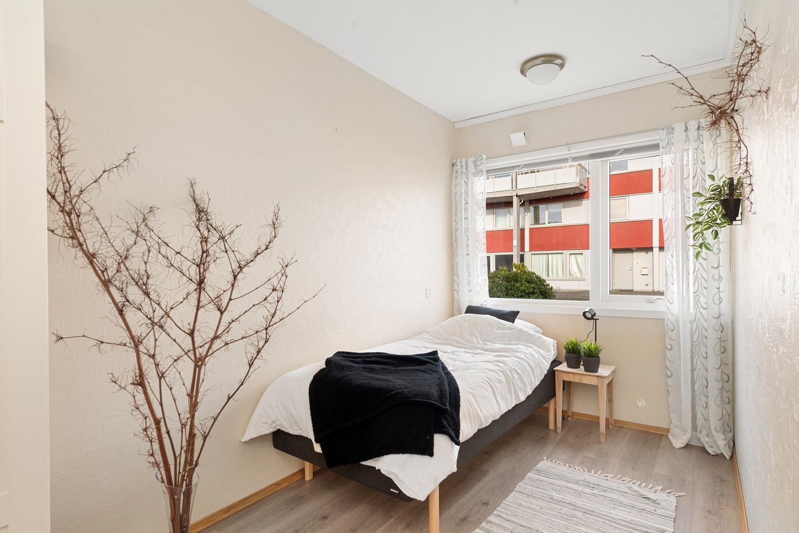 Soverom nummer 2 med garderobeskap Galleribilde