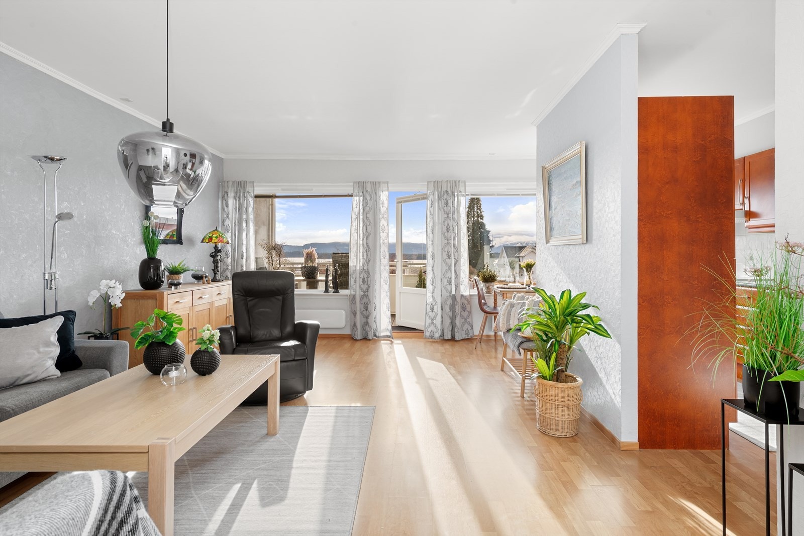 Velkommen til Orionvegen 5A - Pen og velholdt 3-roms leilighet med fin utsikt! Galleribilde