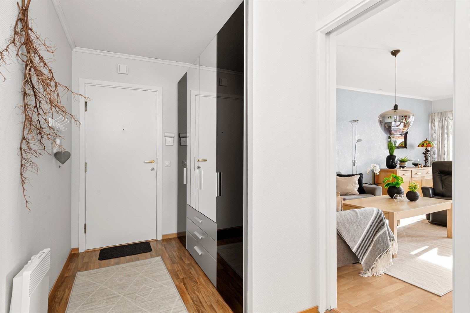 Entré/gang med stort garderobeskap Galleribilde