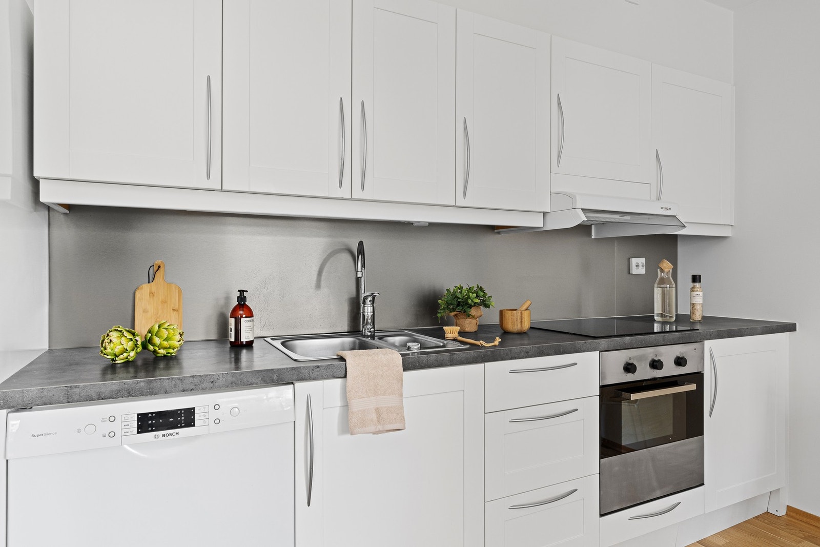 Innredningen er lys og enkel å holde Galleribilde