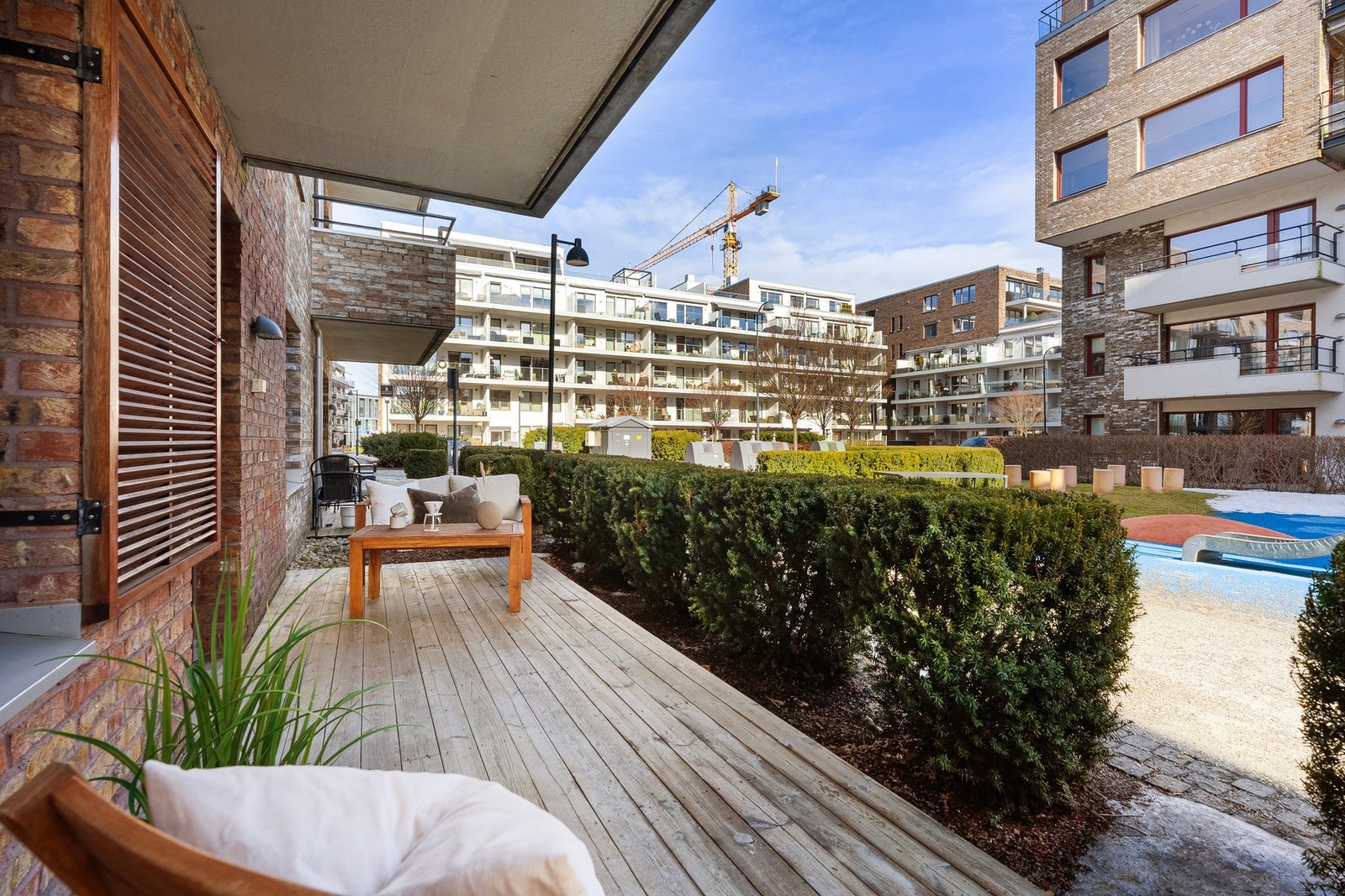 Uteplassen ut fra stue Galleribilde