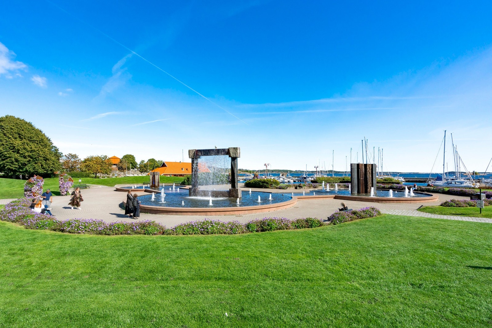 En kort spasertur til Nupenparken og strandpromenaden Galleribilde