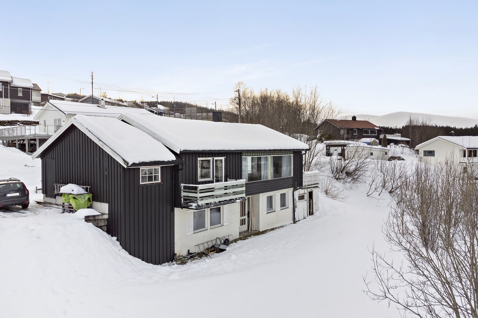 Eiendommen ligger plassert i en blidvei, i et populært og barnevennlig område på Båsmoen. Galleribilde