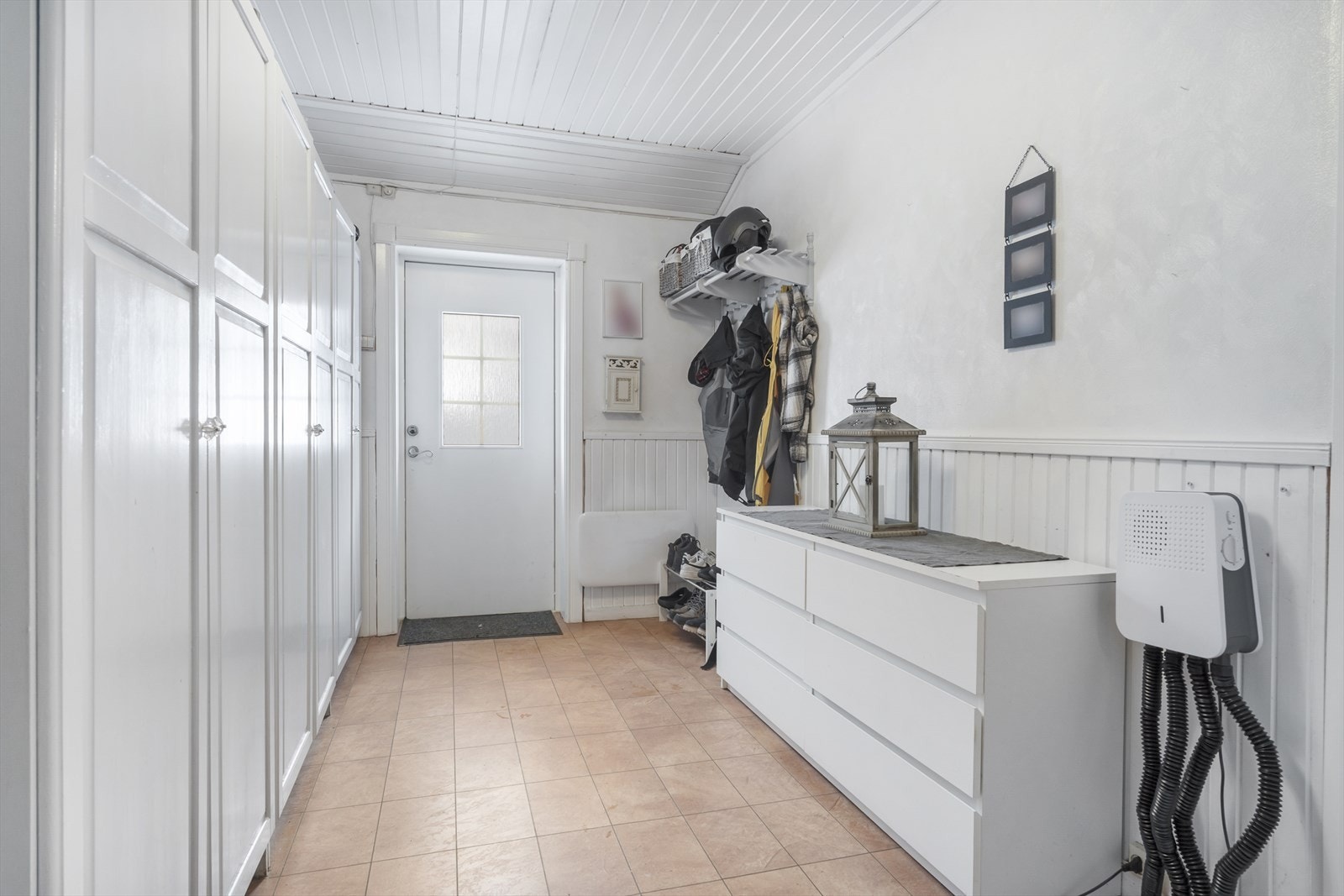 Boligen er innholdsrik og går over 2 plan Galleribilde