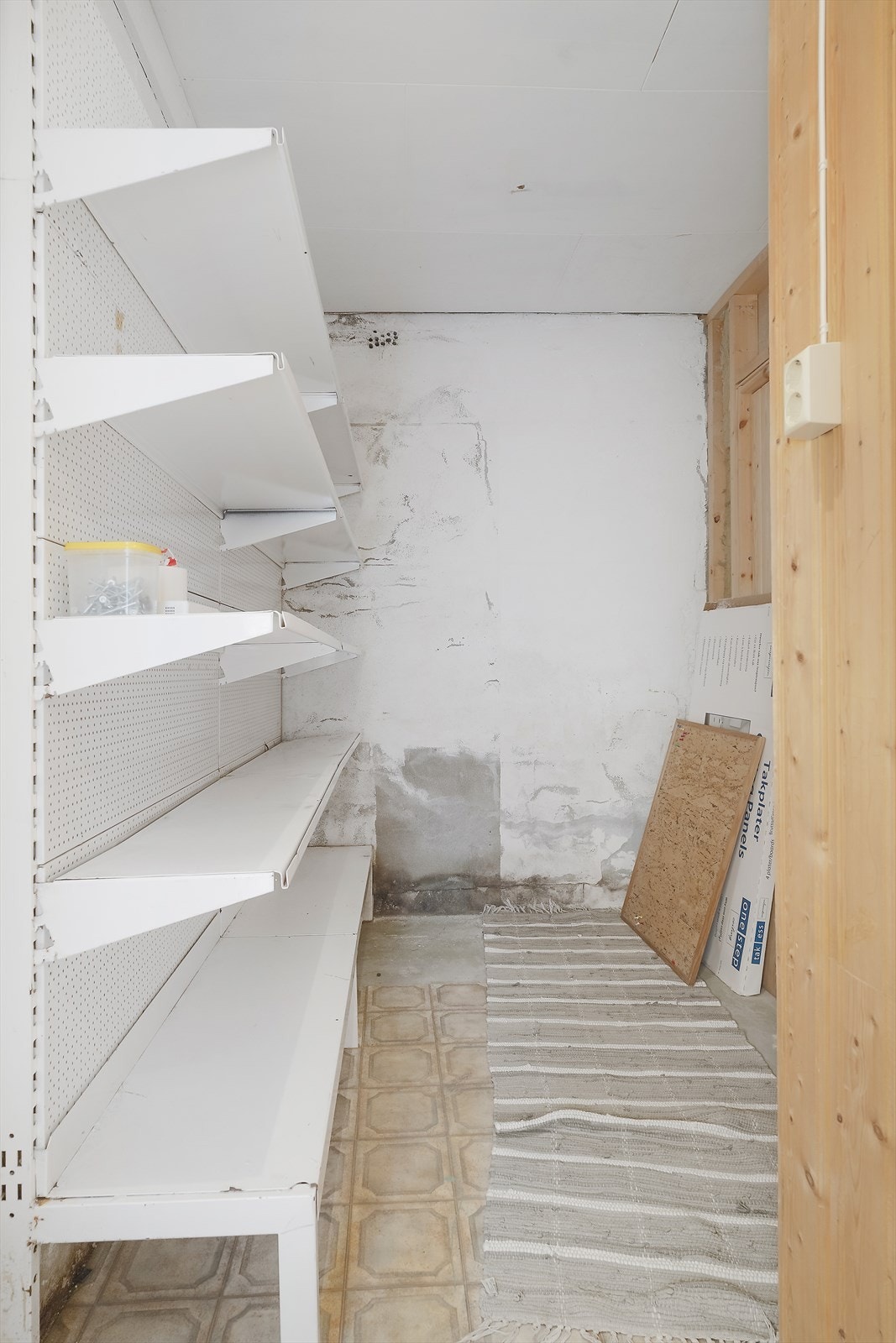 Bod i sokkeletasjen Galleribilde