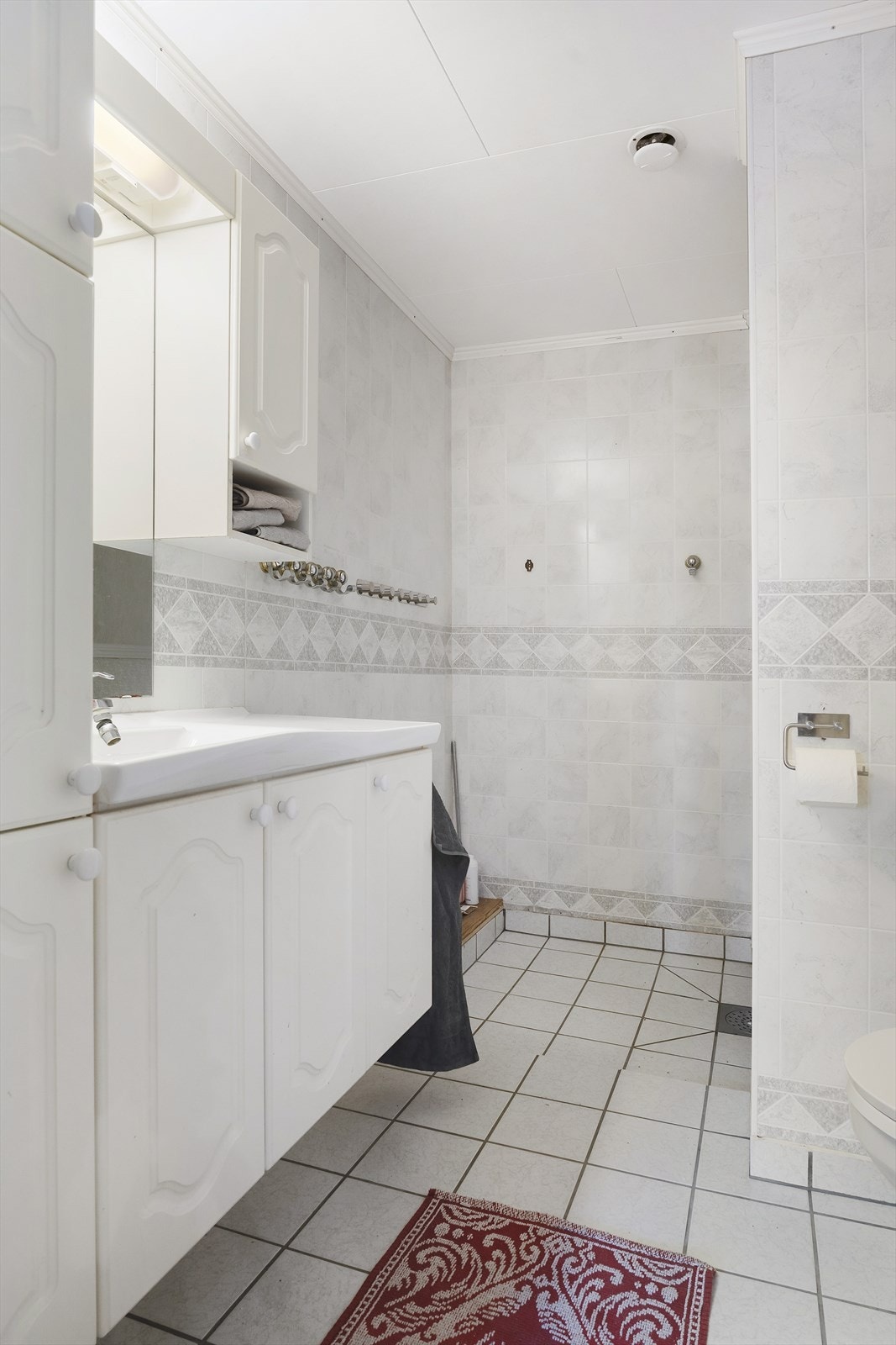 Bad i sokkeletasje Galleribilde