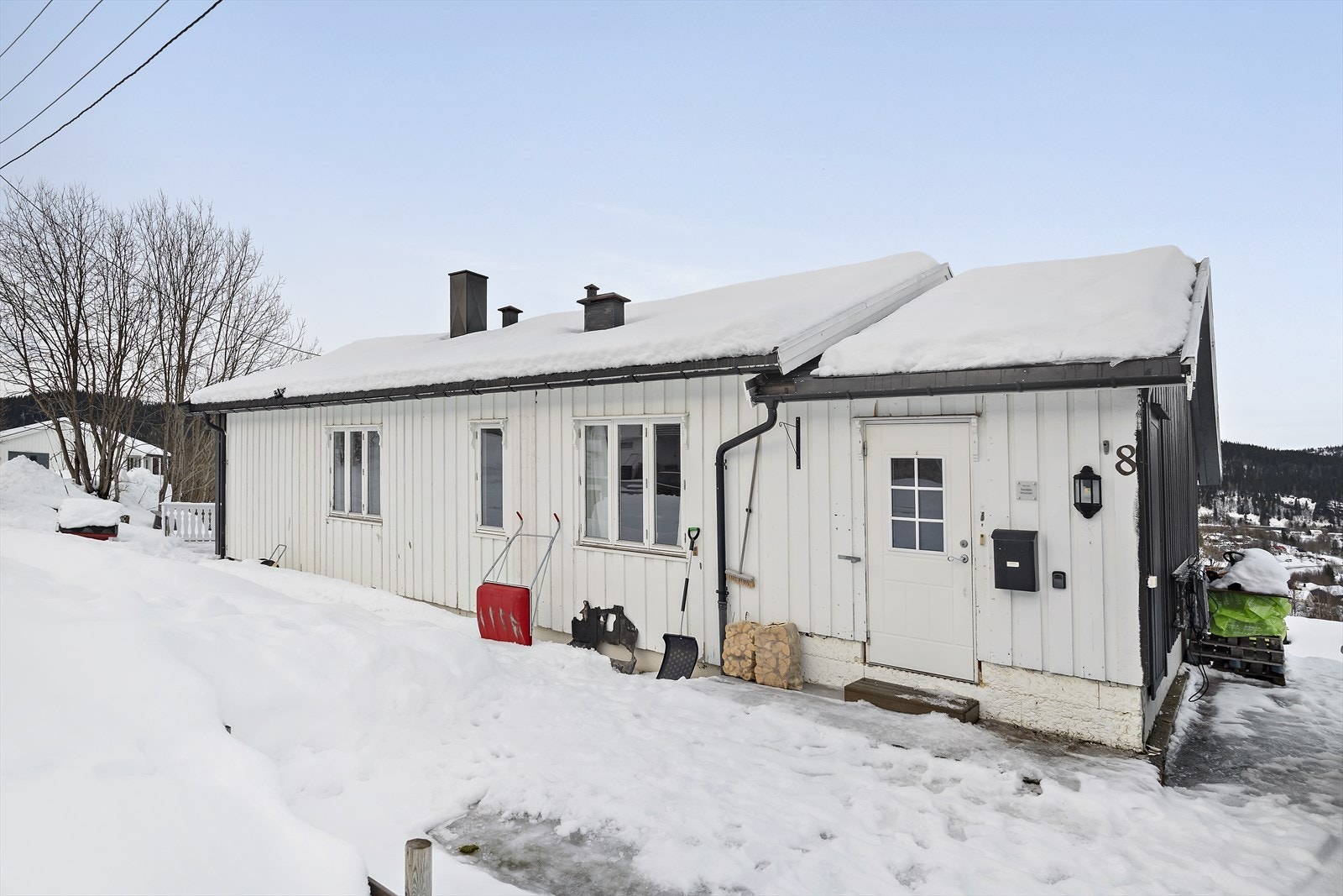 Fra eiendommen er det kort vei til barnehager, barneskole, Skillevollen Alpinsenter og flotte turområder. Galleribilde