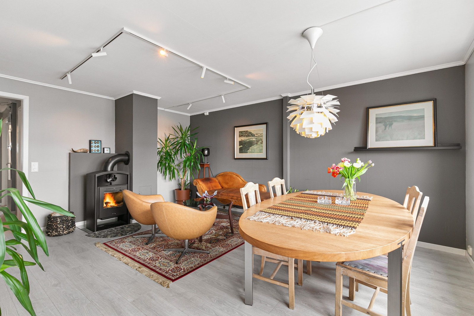 Velkommen til Mælomsvegen 17, presentert av Petter Bakke.
Foto: Pil Branding (Kim Rognmo). Galleribilde