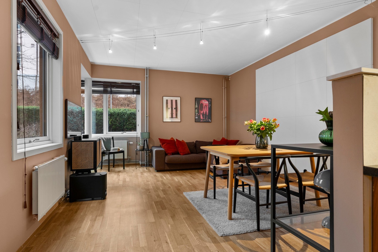 Lys og romslig 2-roms hjørneleilighet med attraktiv beliggenhet på idylliske Schultzehaugen ved Akerselva. Fotograf: Marika Mørkestøl Galleribilde