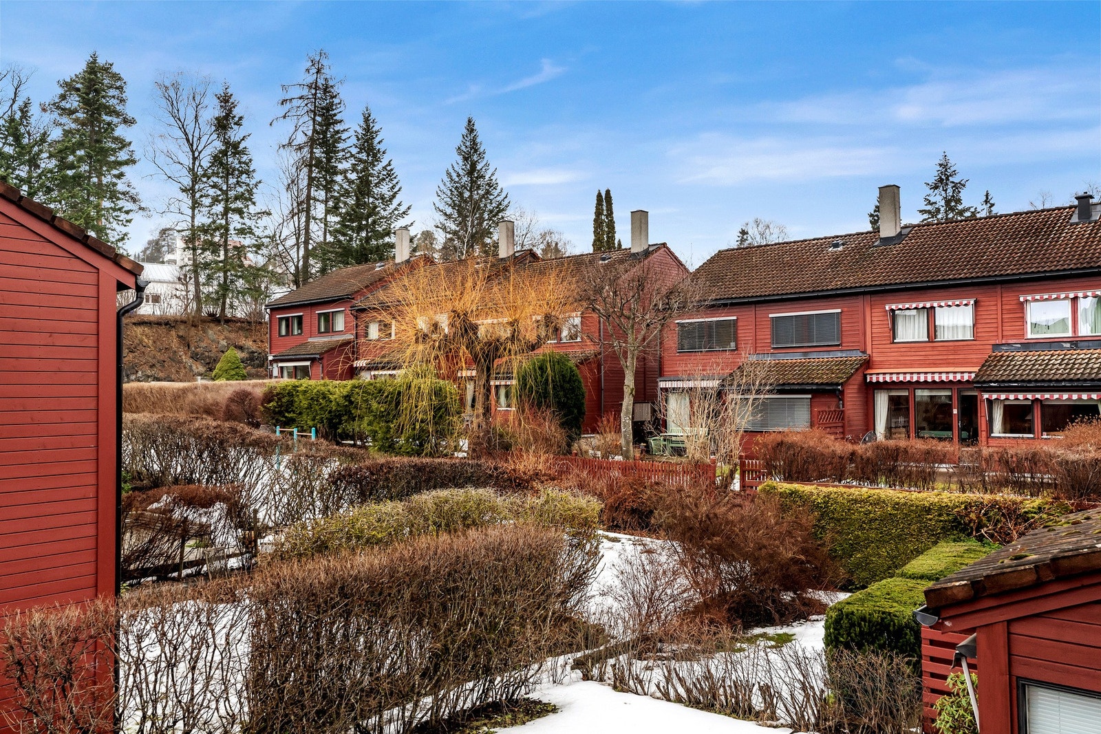 Svært hyggelig bomiljø i et veletablert, attraktivt boligområde på Bestum. Galleribilde