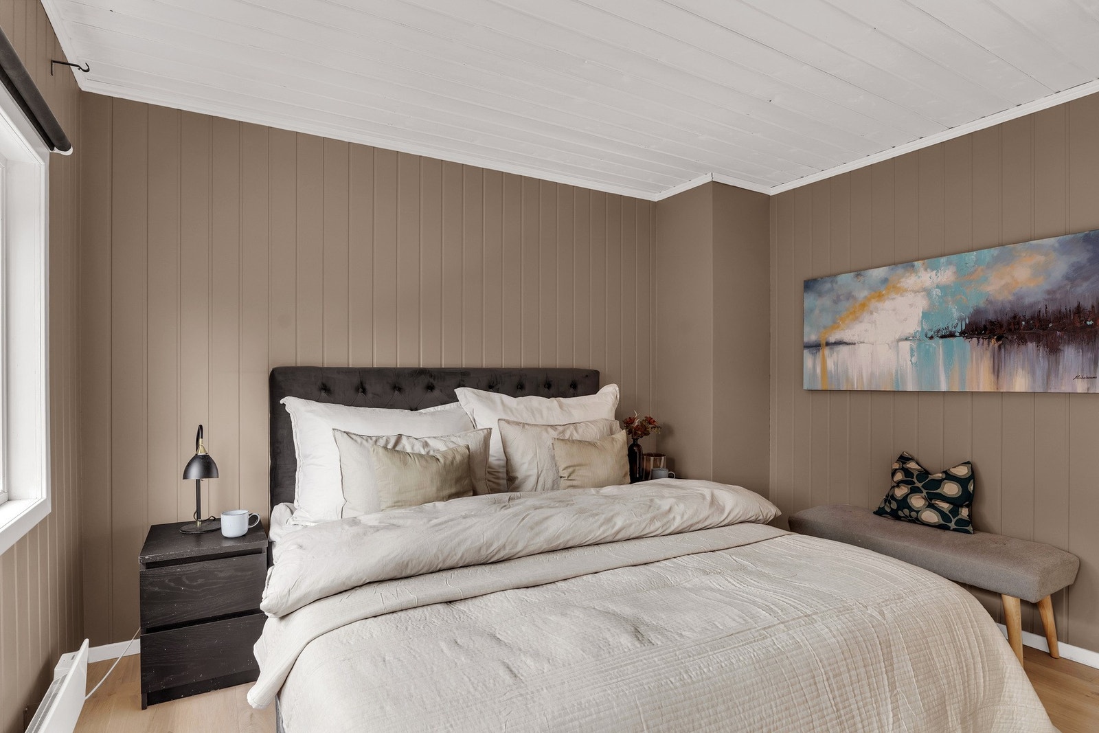 Her er det også montert garderobeløsning. Galleribilde