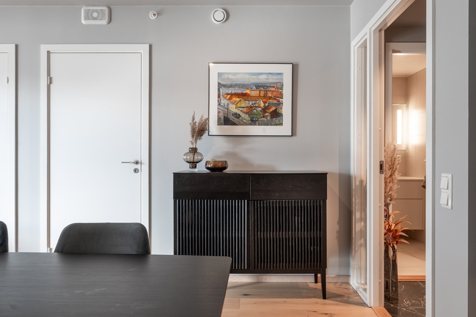 Leiligheten har en innvendig bod og en sportsbod i underetasjen. Galleribilde