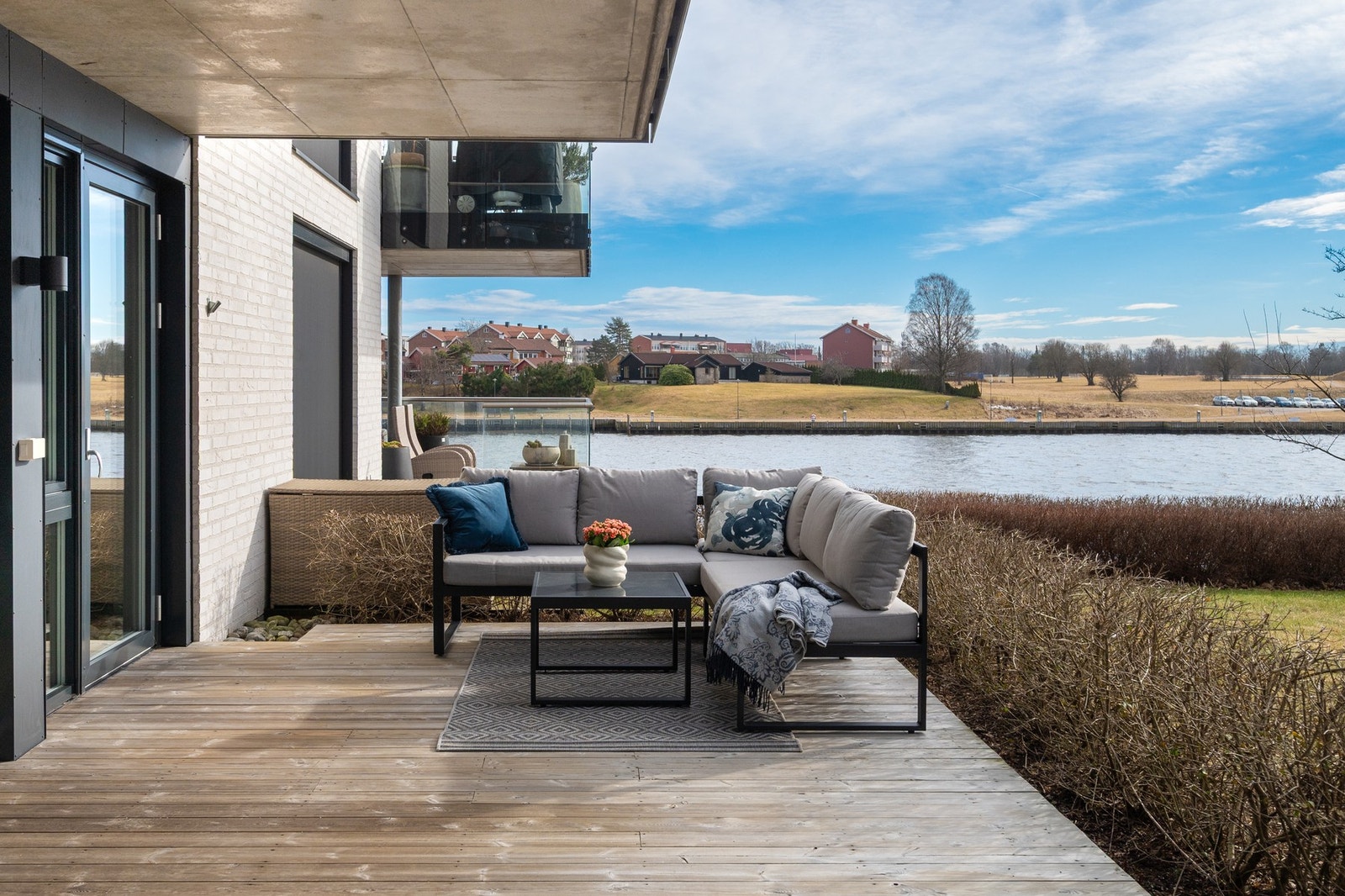 Markterrassen er ca. 22 kvm og delvis overbygd. Galleribilde