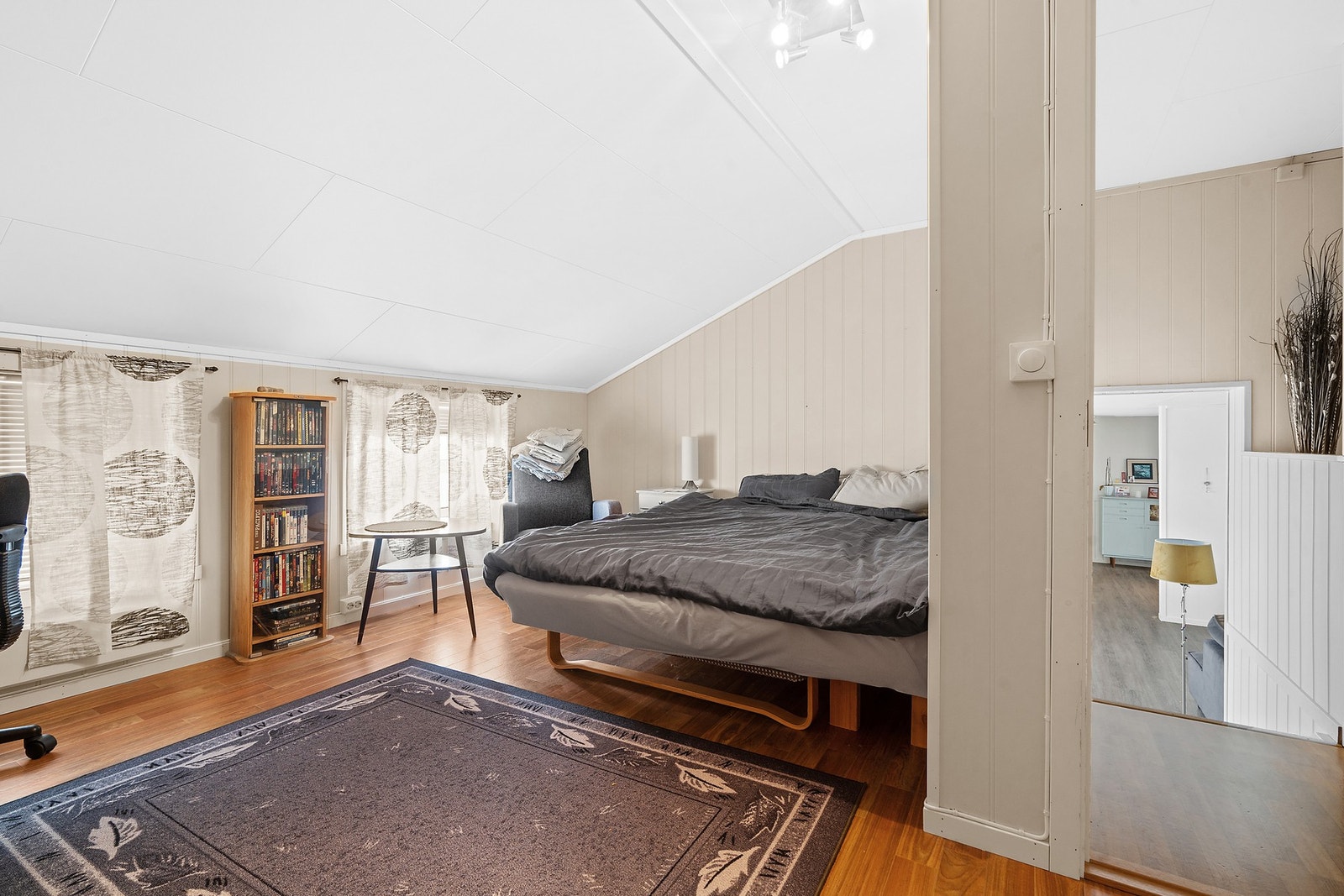 Hems byr på et stort og allsidig rom med flere møbleringsmuligheter. Galleribilde