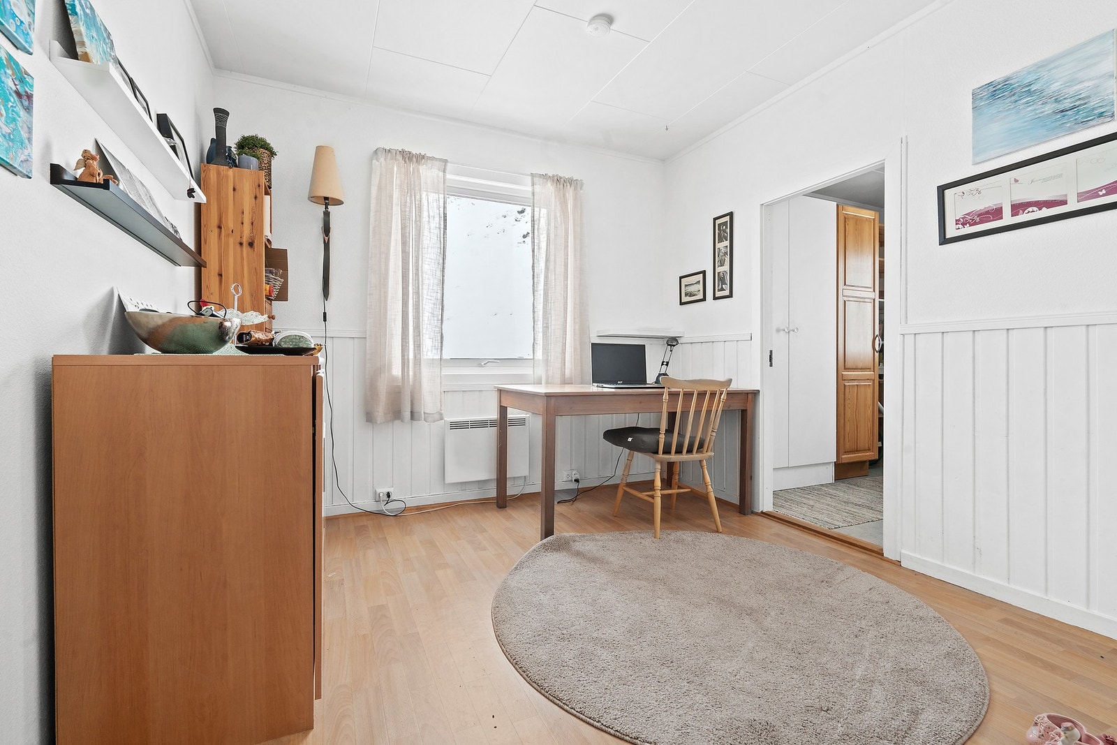 Et av rommene er i dag innredet som kontor. Galleribilde