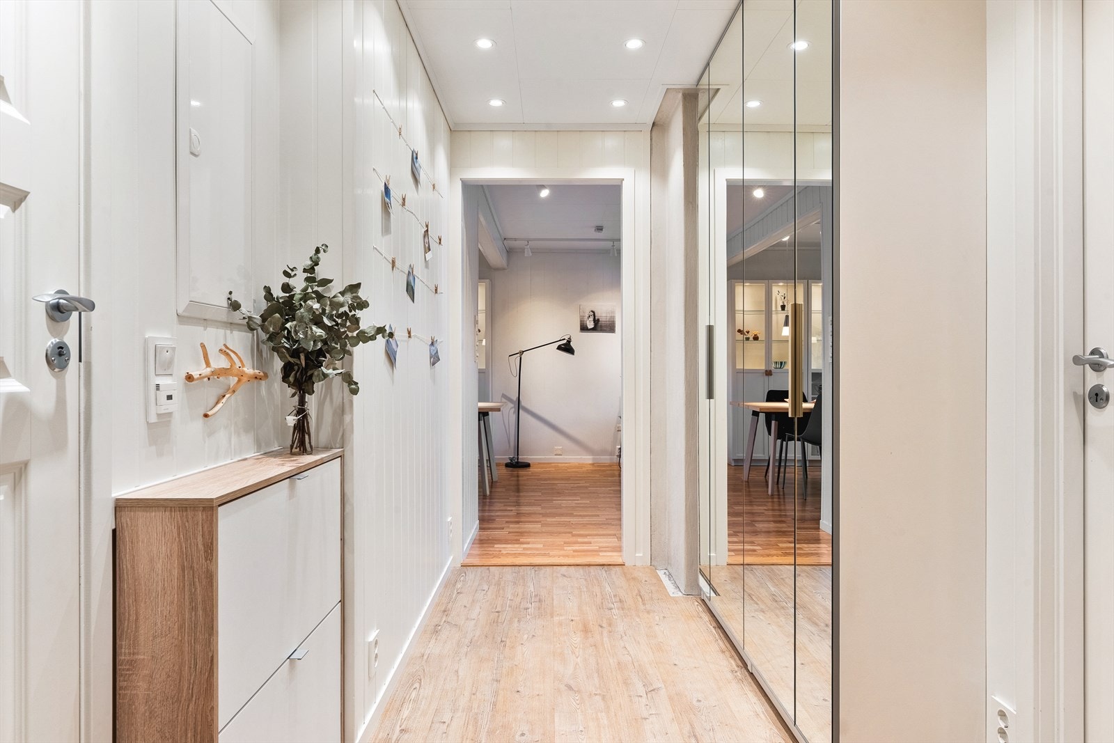 For ytterligere oppbevaring disponerer leiligheten seks eksterne boder - to på loftet og fire i byggets underetasje. Galleribilde