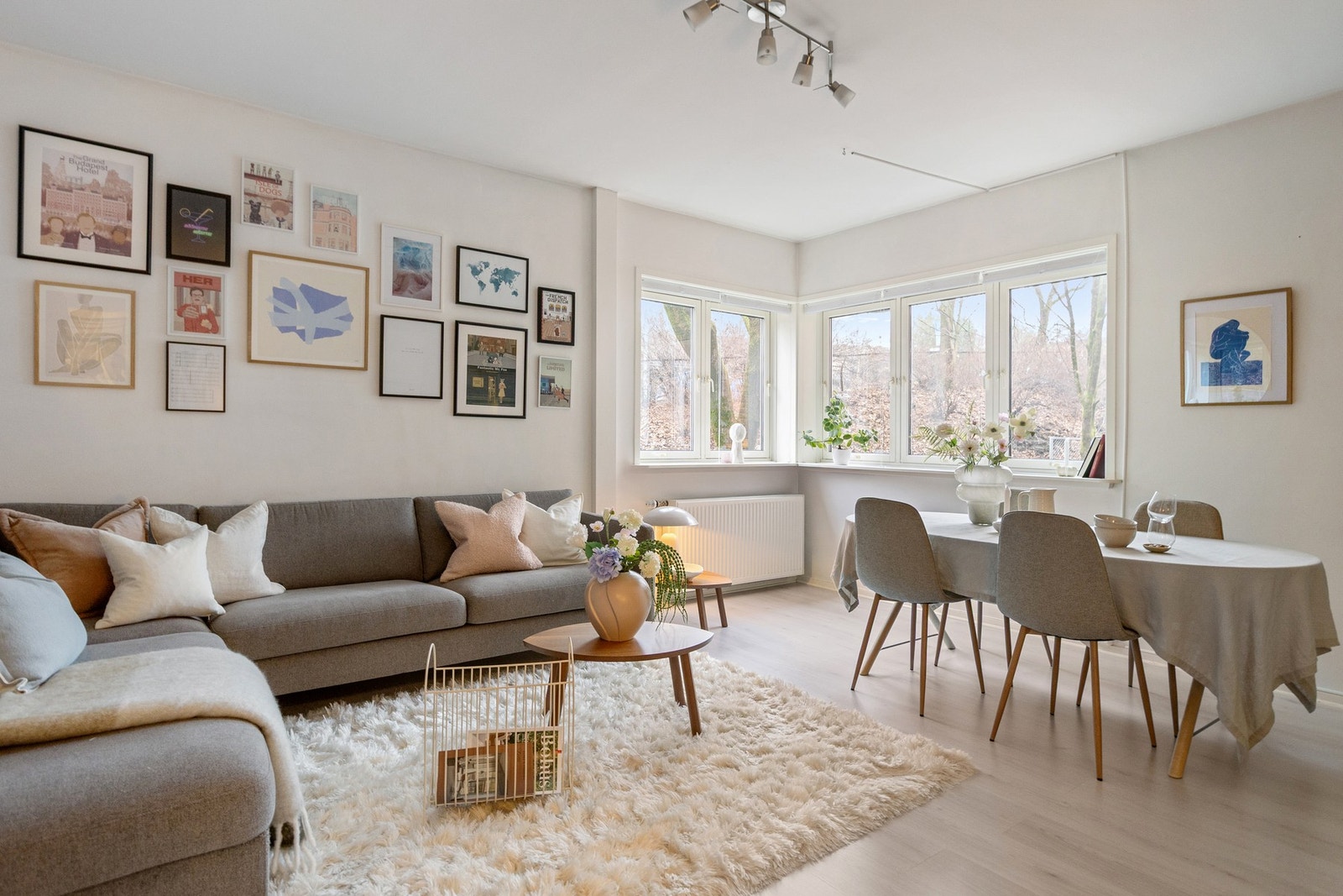 Velkommen til Trondheimsveien 151 - en lys og trivelig leilighet med attraktiv og sentral beliggenhet på Sinsen/Rosenhoff, rett ved populære Torshovdalen.
FOTO: Kristine Elvemo, Fotostallen Galleribilde