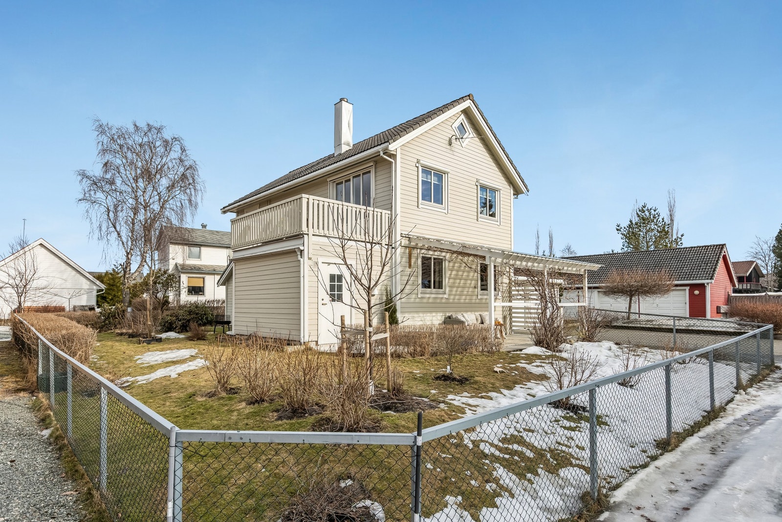 Området består hovedsakelig av eneboliger og familievennlige boligfelt, og mange velger å bosette seg her nettopp på grunn av den landlige følelsen kombinert med nærheten til byen. Galleribilde