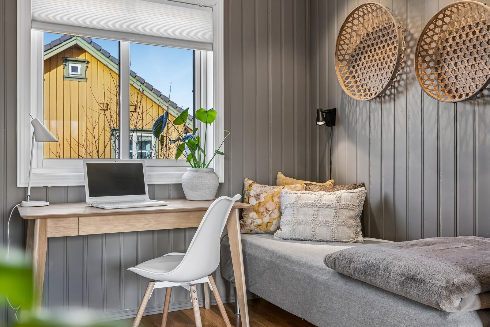 Kontorløsning med nærhet til stue og kjøkken. Galleribilde