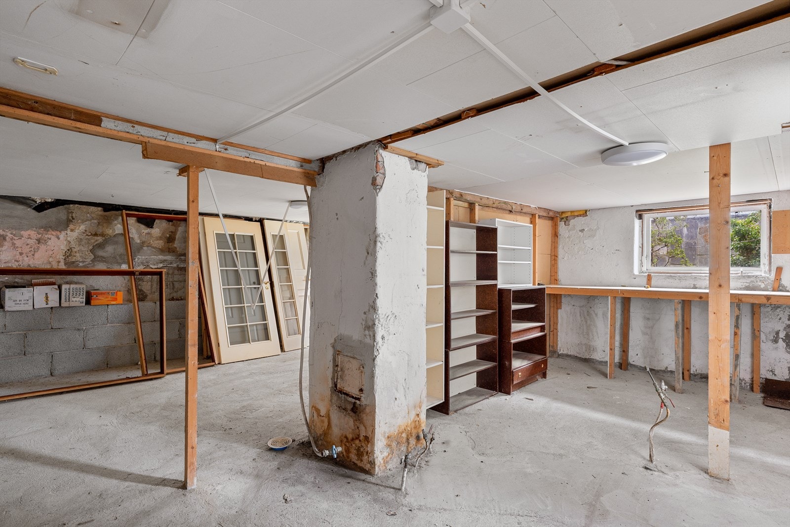 Grovkjeller med plass til ekstra lagring. Galleribilde