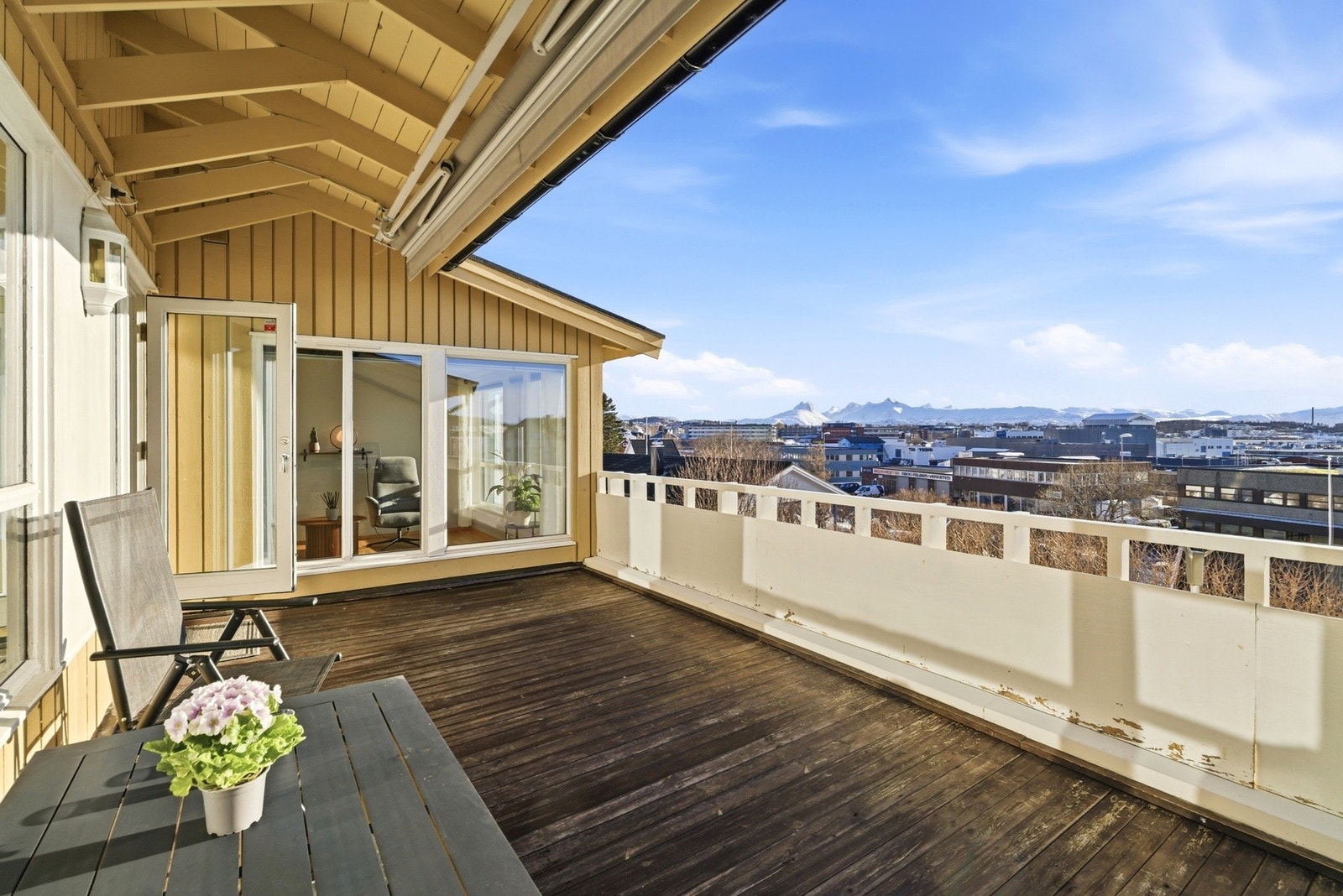 EiendomsMegler1 v/ Mathias Olsen har gleden av å presentere Nedre Lagård Terrasse 7! Foto: LEEL Galleribilde