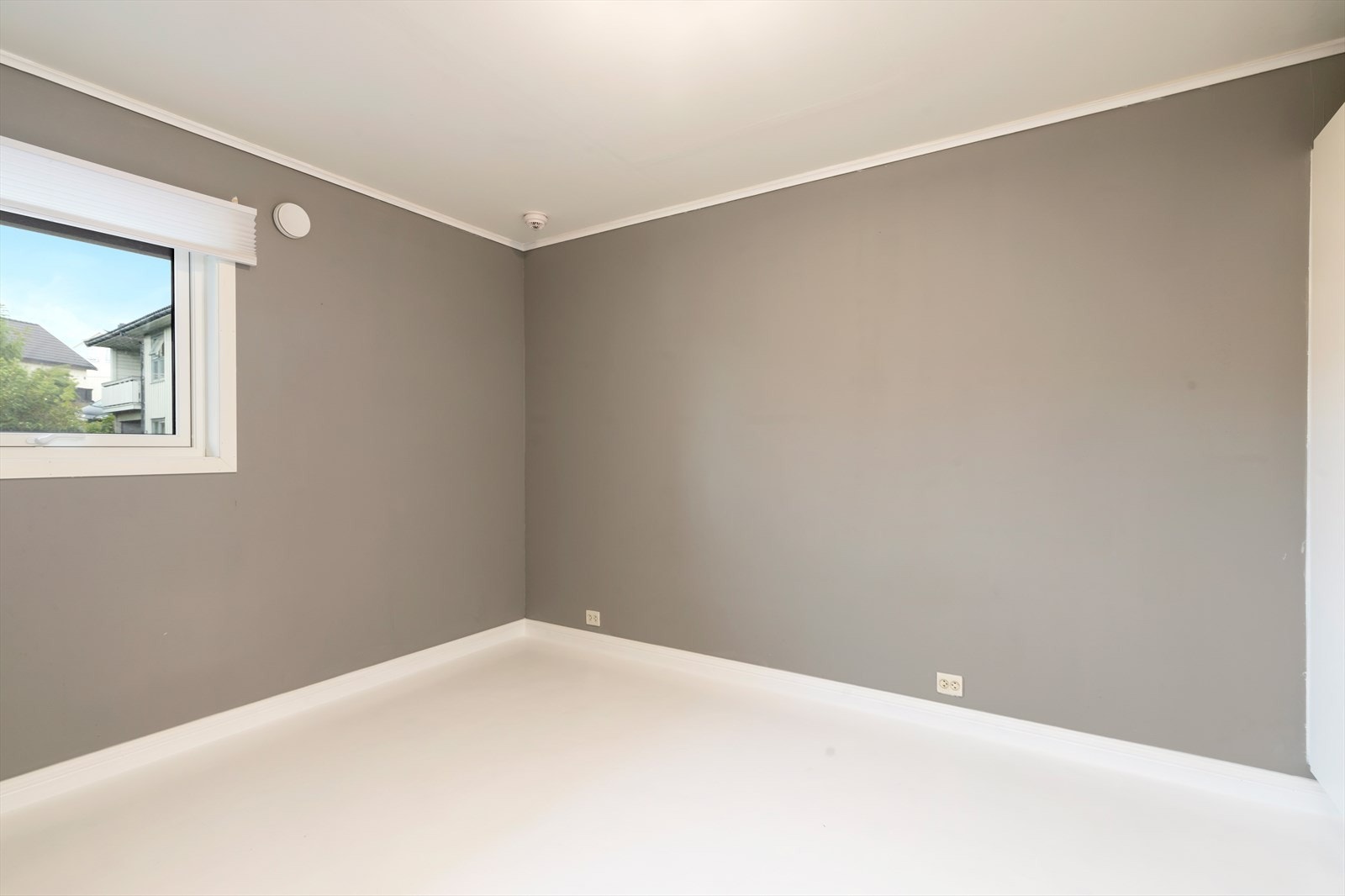 Soverom med garderobeskap. Galleribilde